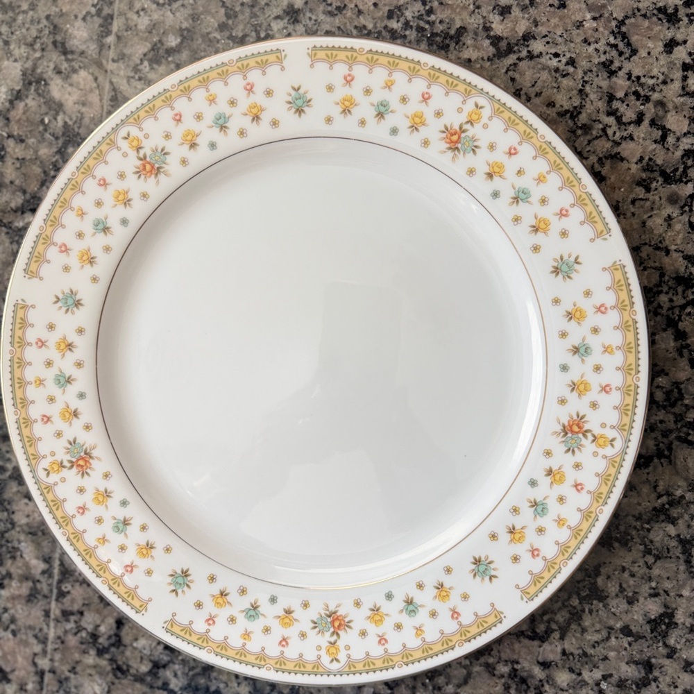 Garden Bouquet - Elegant Floral Dinner Plate